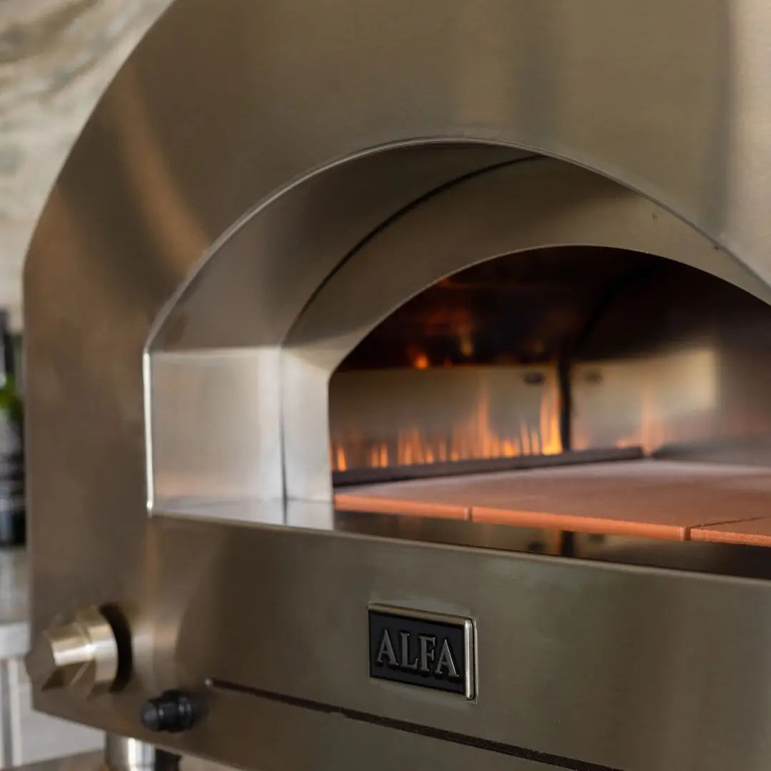 Alfa Futuro 4 Pizze Hybrid Gas Pizza Oven showing flames inside.