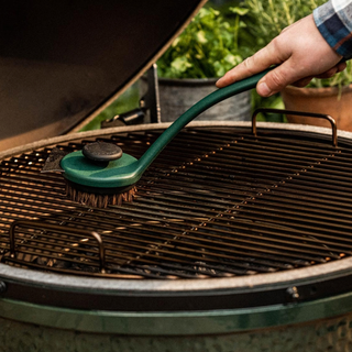 Big Green Egg Palmyra Long Handled Grid Scrubber