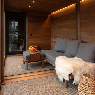 Kiramii Finvision Lounge XL with a sofa and table inside