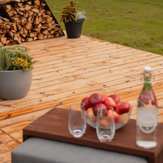 Kirami Finvision medium patio white with log store and table