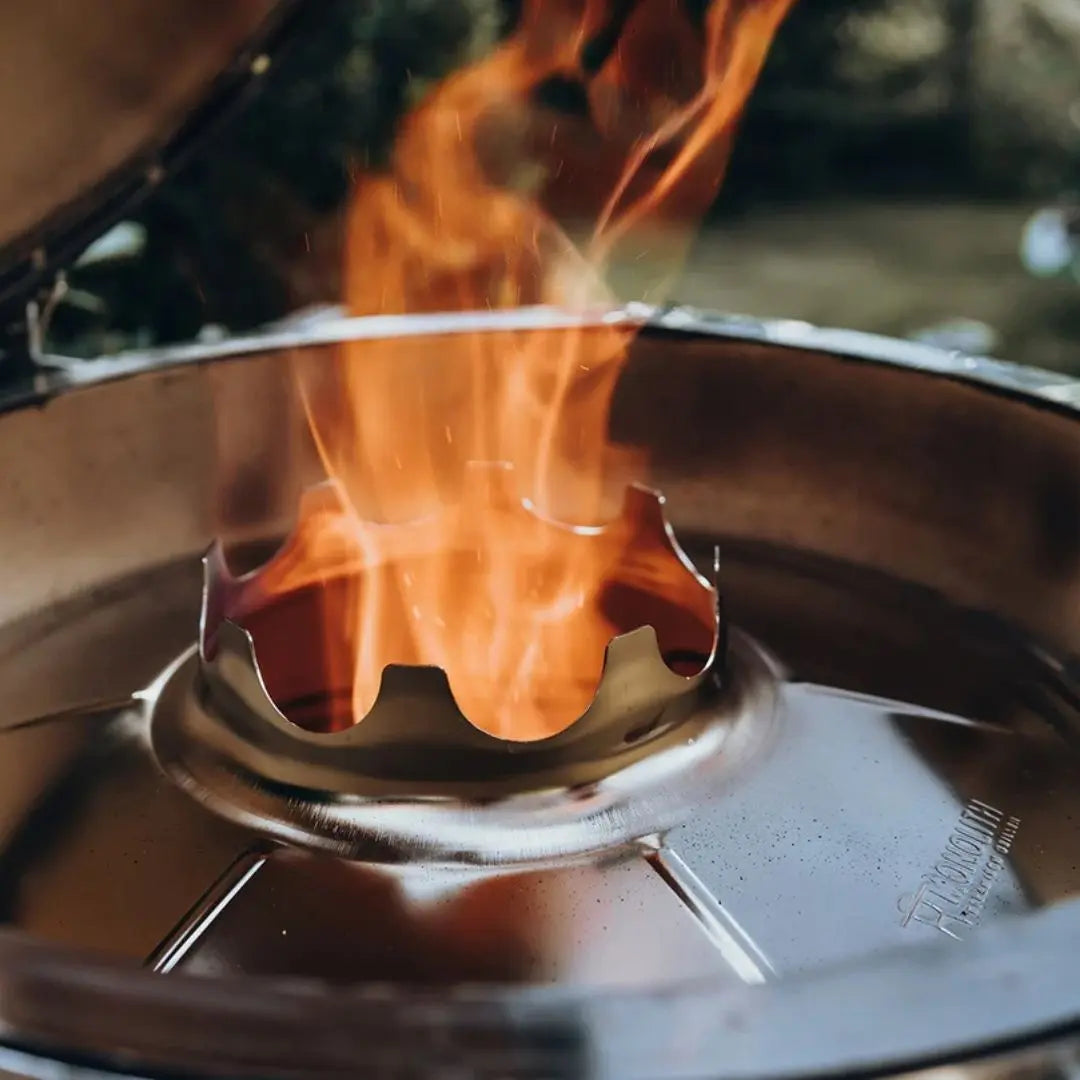 Monolith Kamado Grill Wok Stand.55 with flames