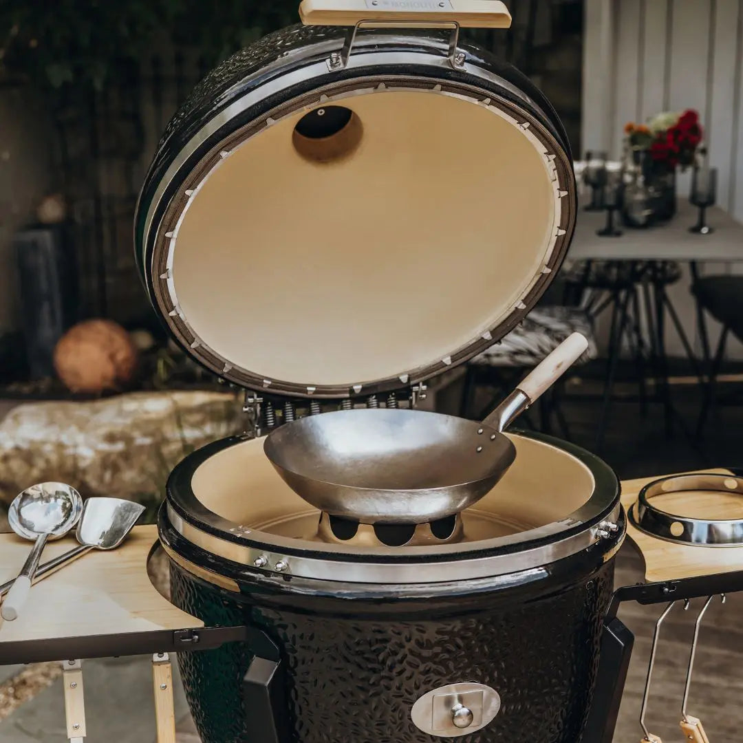 Monolith TWO 66cm Black kamado grill with wok fitting